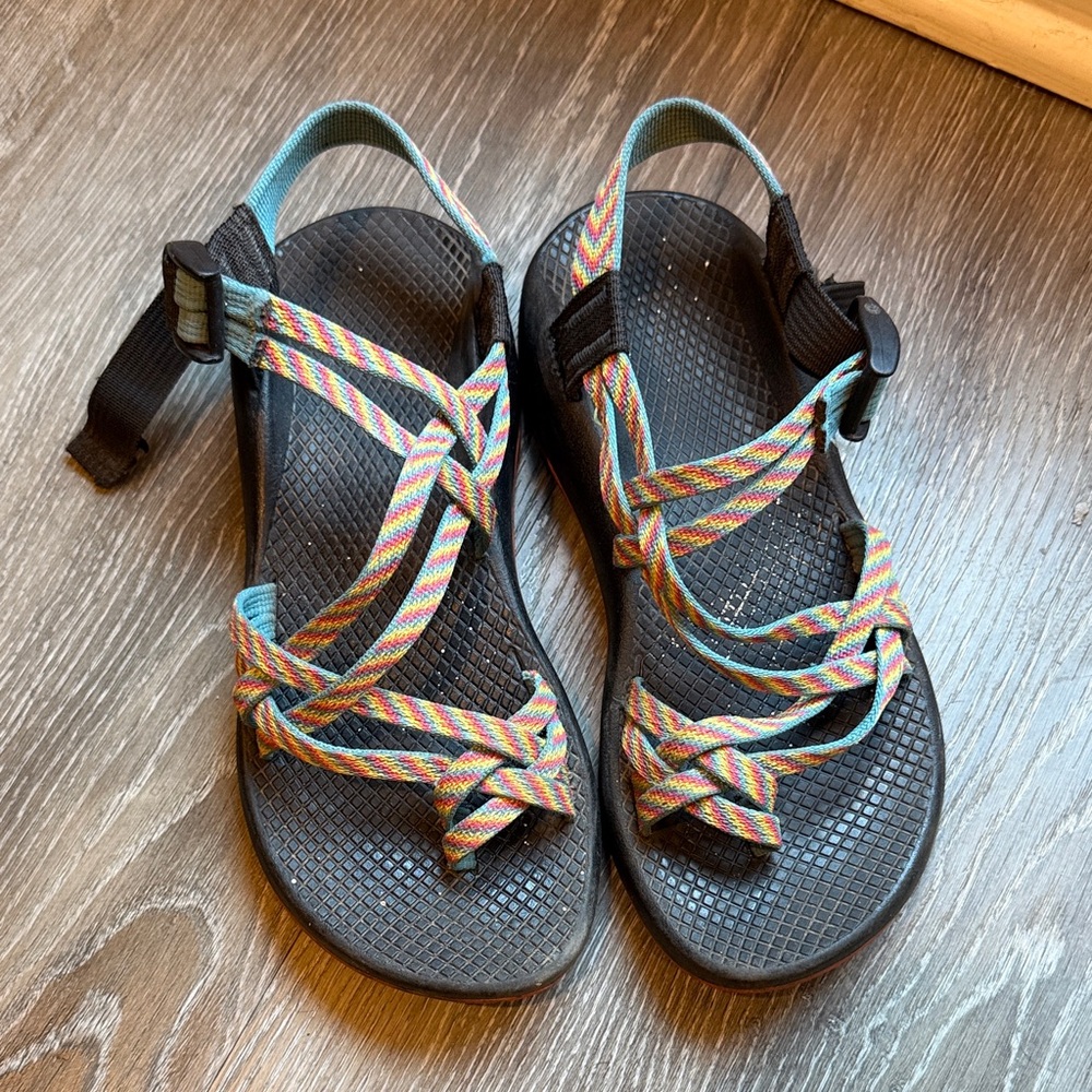 Rainbow double strap women’s chaco size 7
